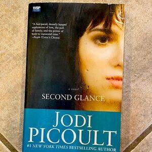 Jodi Picoult 'Second Glance' Novel paperback.